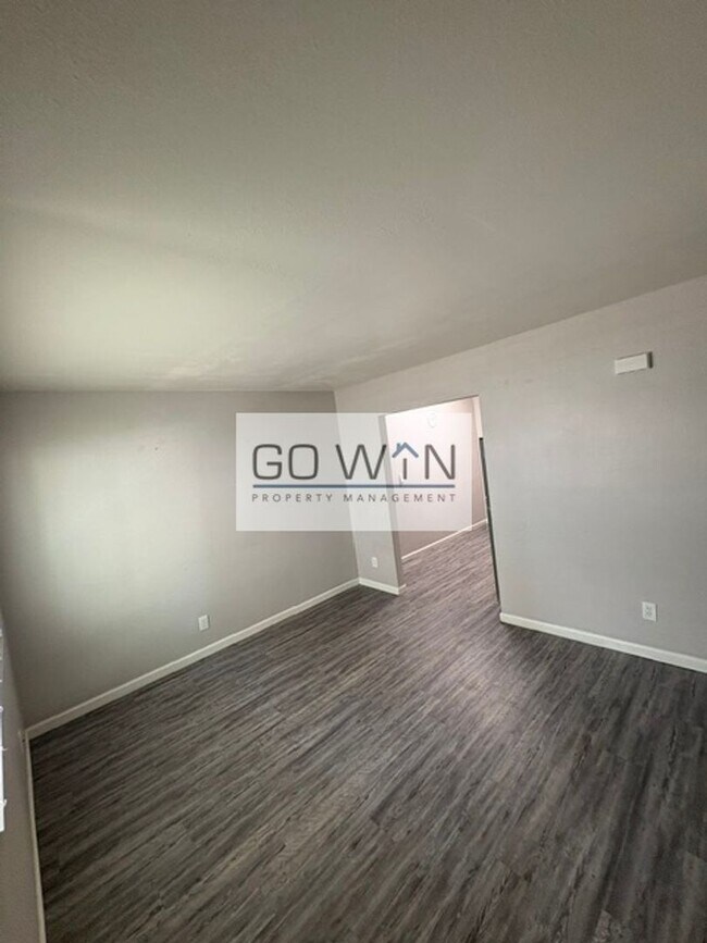 Building Photo - 6621 West Myrtle Ave