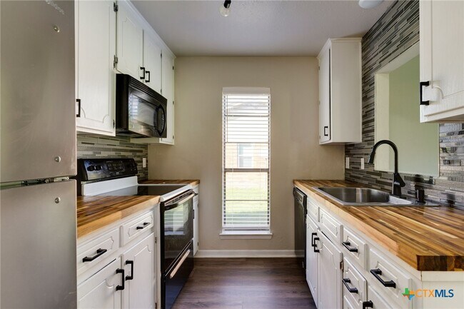 Building Photo - 3008 Belmont Dr