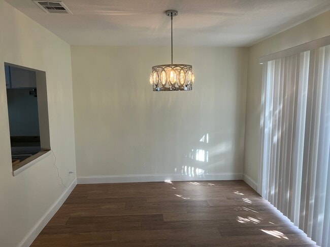 Building Photo - 442 Myrtlewood Rd