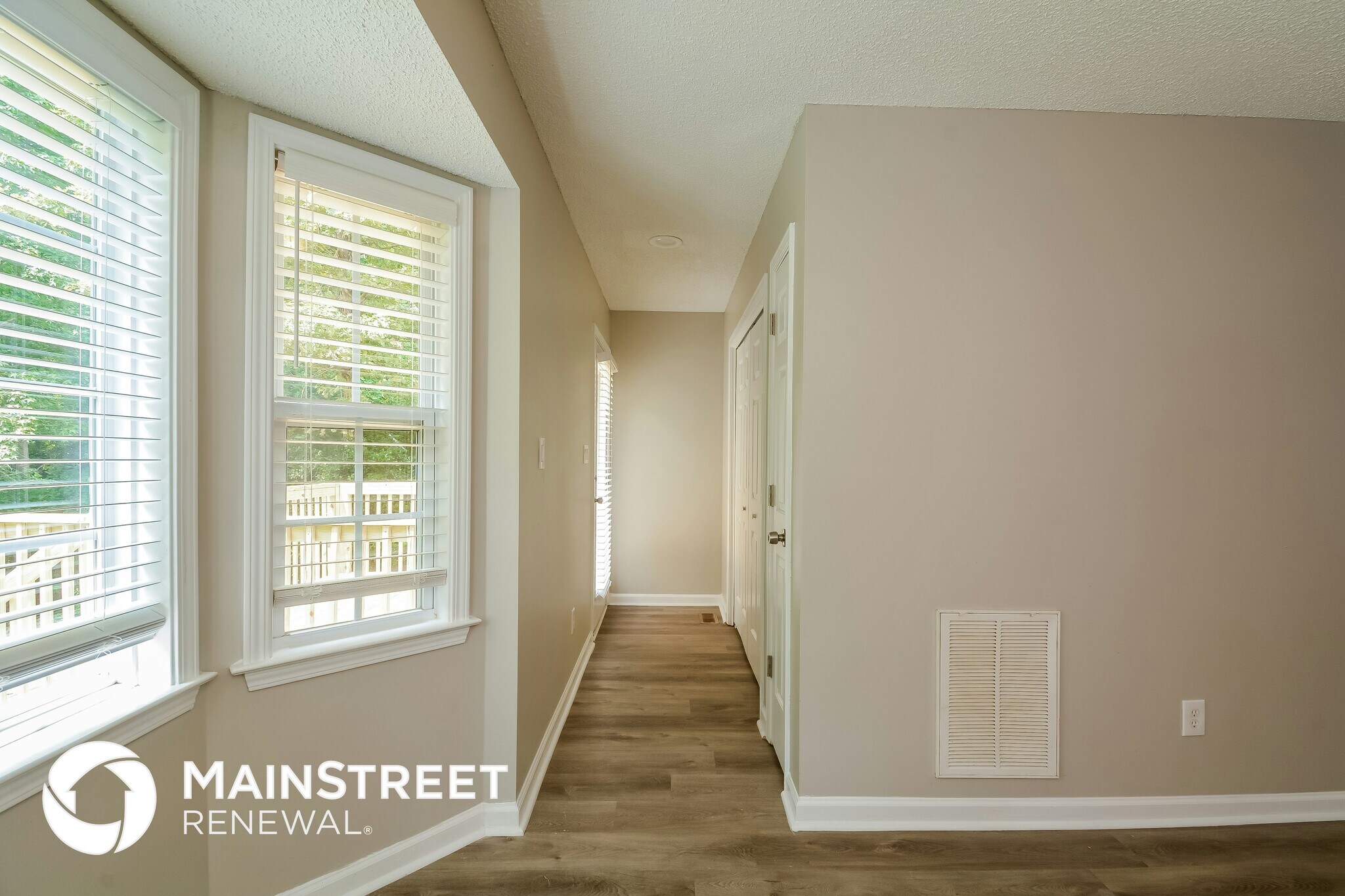 Building Photo - 304 Kingsbrook Cir