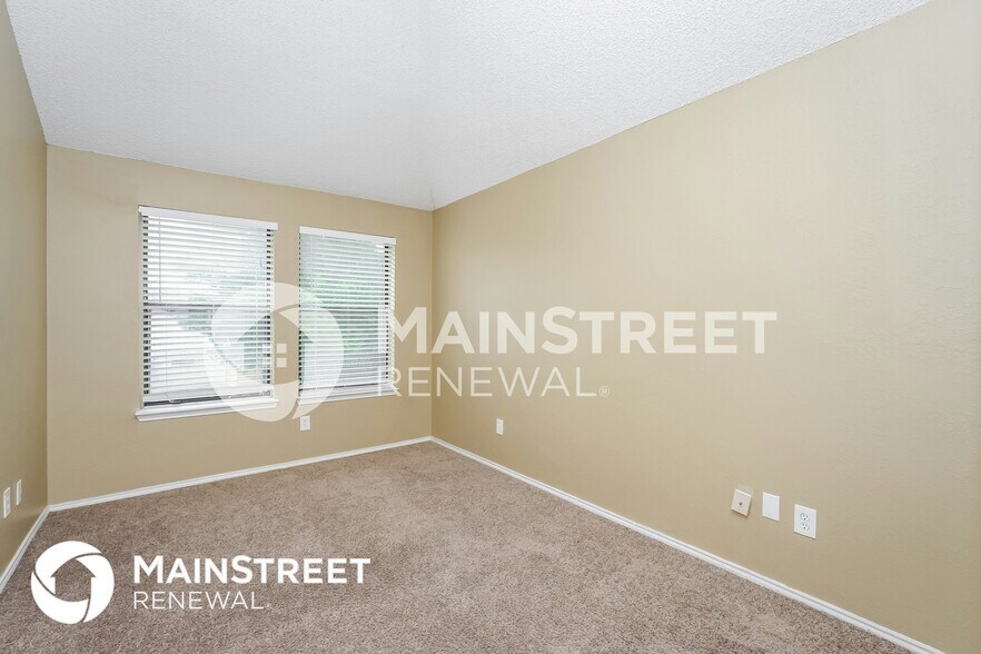 Building Photo - 837 Foxridge Dr