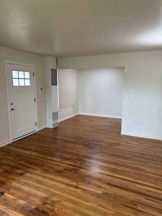 Building Photo - 1/2 Off 2nd Month's Rent