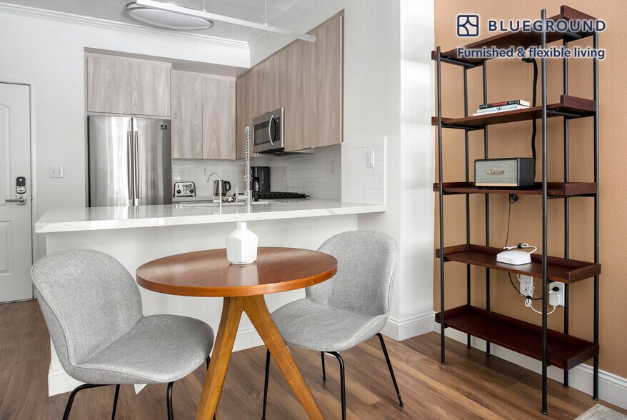 Building Photo - 5710 Crescent Prk E