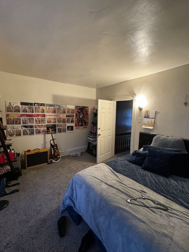 Building Photo - Pitt Student Housing – Spacious 5-Bed, 2-B...
