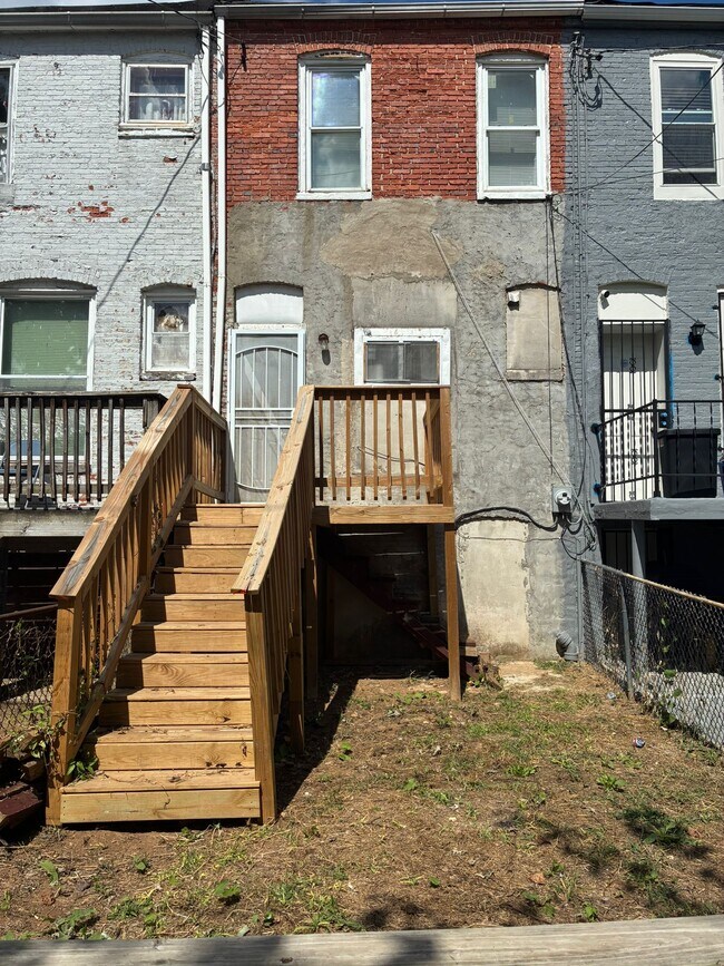 Building Photo - 2 bedroom and den