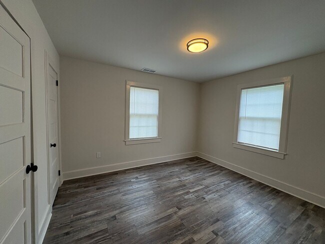 Building Photo - Charming 2BR/1BA Home