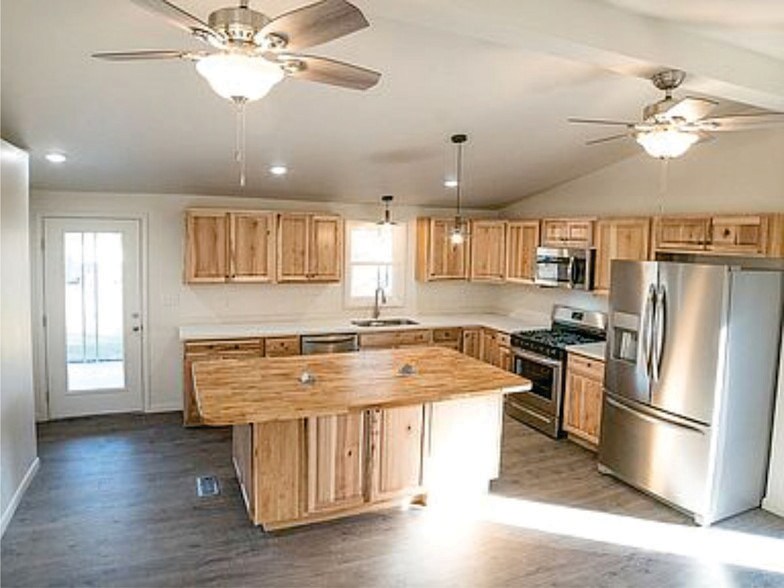 Building Photo - 3512 N Kingsley Dr