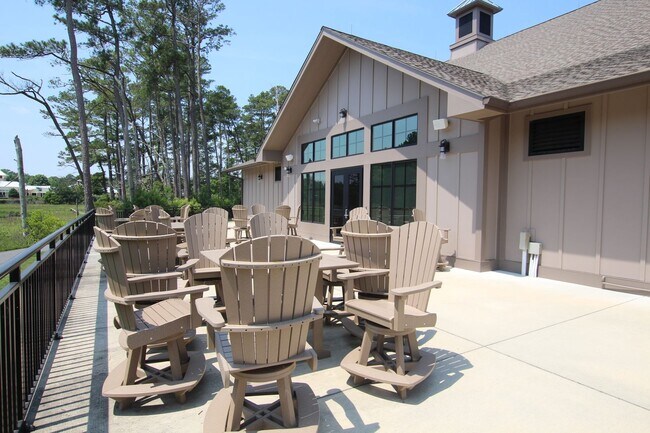 Building Photo - Beautiful Furnished Home Close to Bethany ...