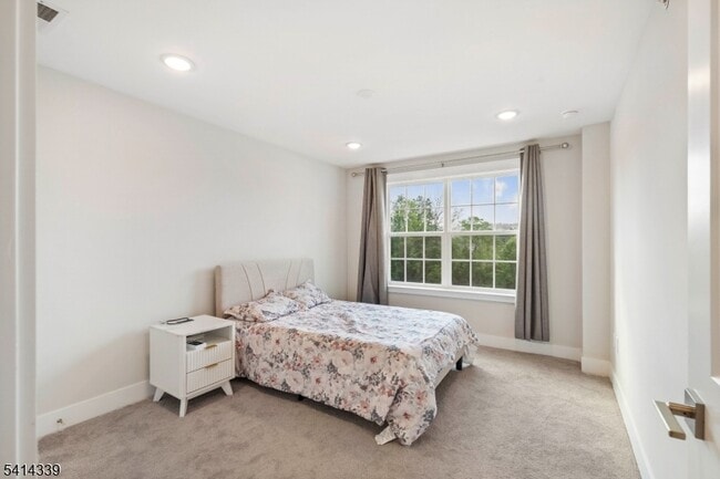 Building Photo - 707 Station Rd