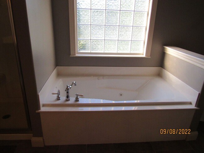 Building Photo - 4 bedroom duplex in Camdenton