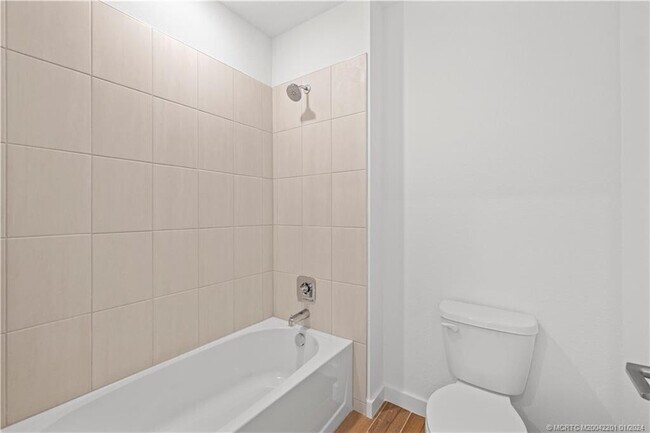 Building Photo - 2048 NE Ocean Dunes Dr