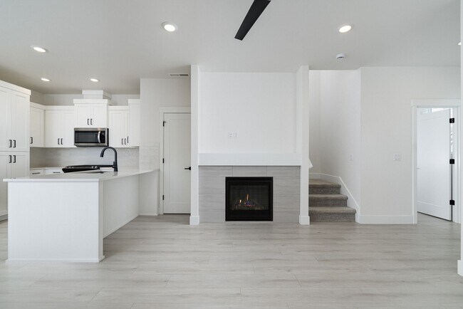 Building Photo - 20869 SE Denver Dr