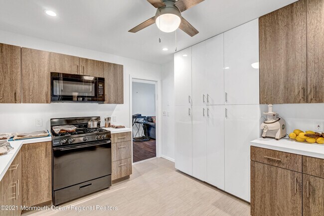 Building Photo - 410 Wells Ave