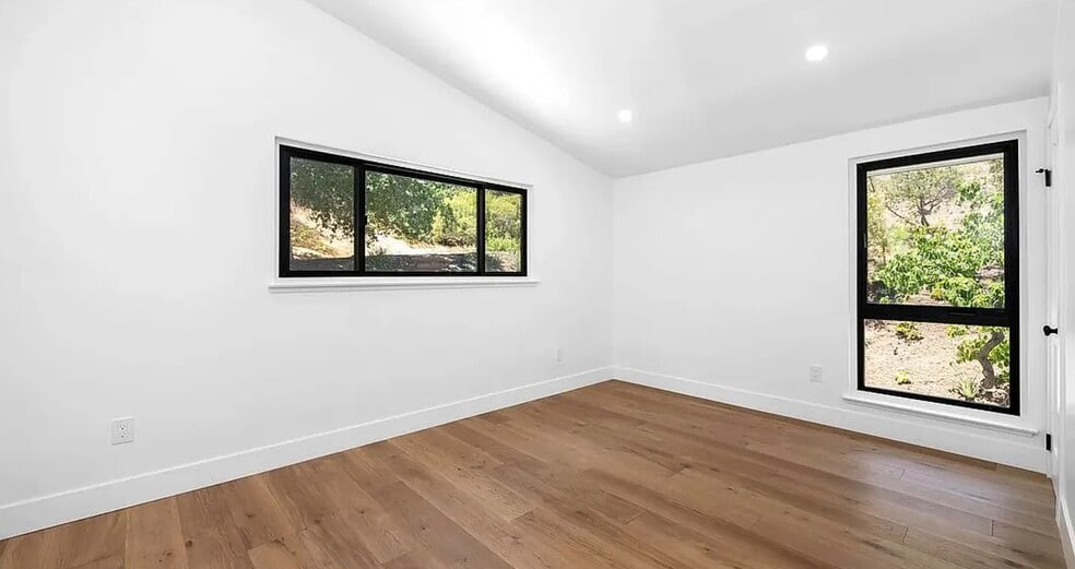 Building Photo - 17163 Clemons Dr