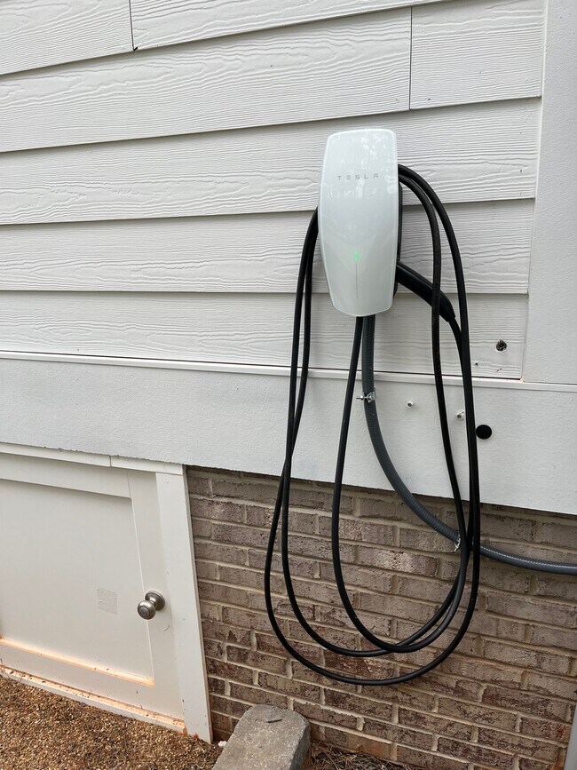 Building Photo - 335 McAlister Rd