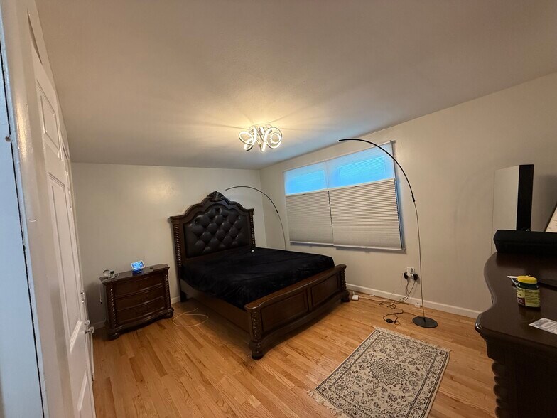 Main Bedroom - 8357 Redwing Dr