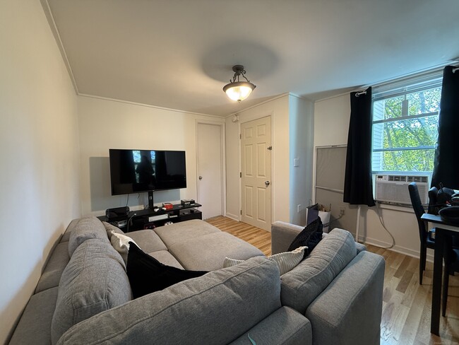 Building Photo - 63 Greenwood Ave