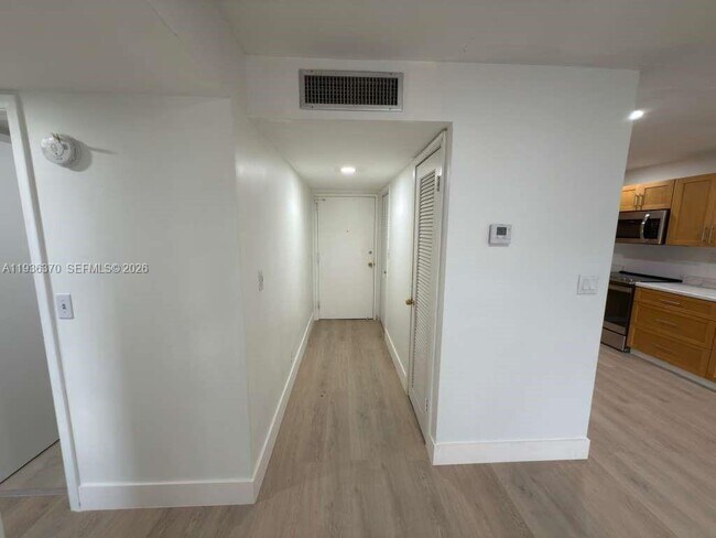 Building Photo - 9001 Jacaranda Ln