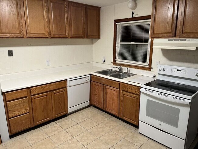 Building Photo - 623 Hazelhurst Ave