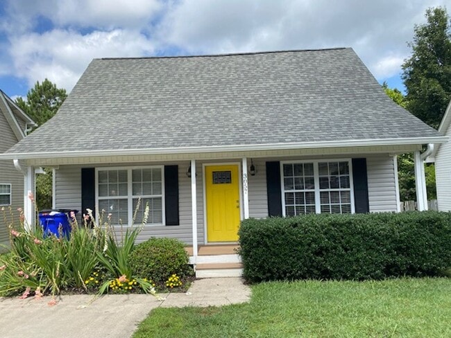 Primary Photo - Updated 3 bed 2 bath house