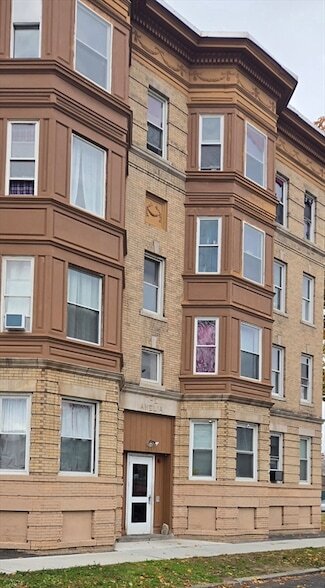 Building Photo - 123 Walnut St