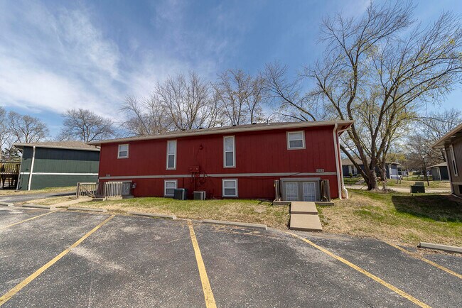 Building Photo - 205 Wheaton Ct