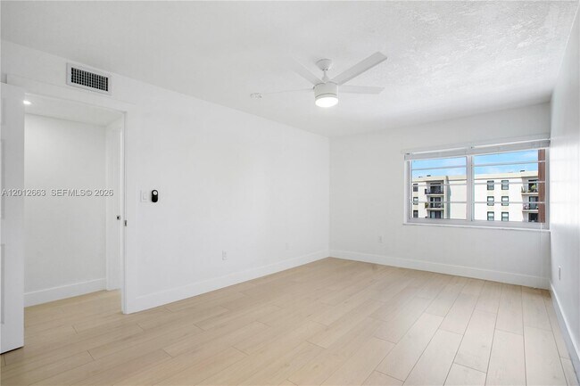 Building Photo - 4670 W 13th Ln