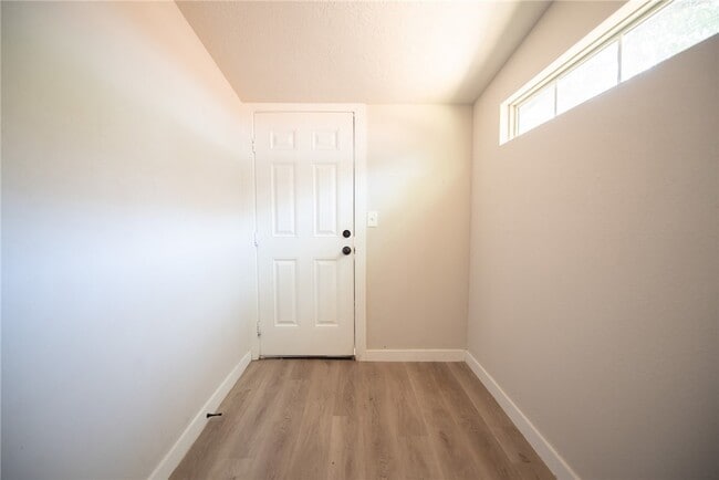 Building Photo - 107 N Banks St