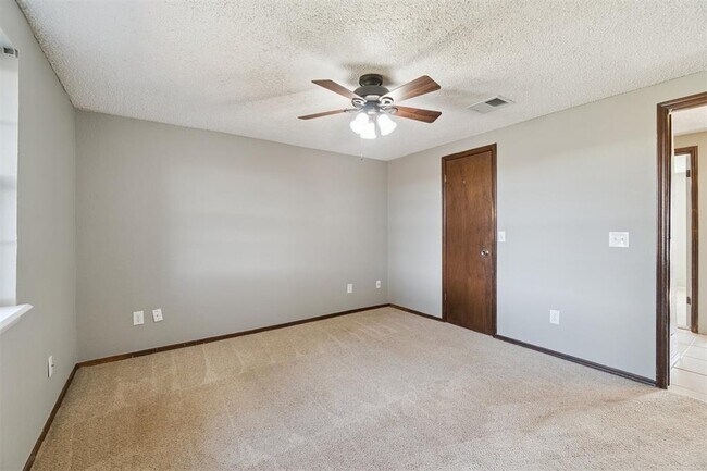 Building Photo - 1205 Swan Lake Rd