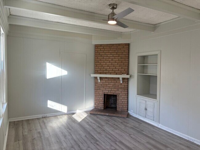 Building Photo - 225 Poplar St