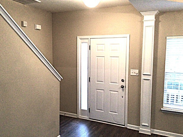 Building Photo - 2524 Ingleside Dr
