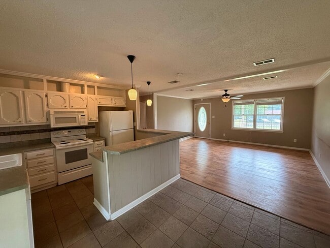 Building Photo - Guntersville, AL Home for Rent!