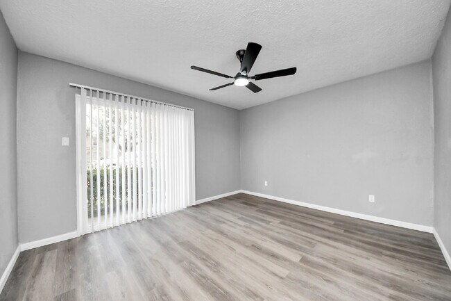 Building Photo - No Carpet. Private Yard. Extra Storage. What More Could You Ask For?