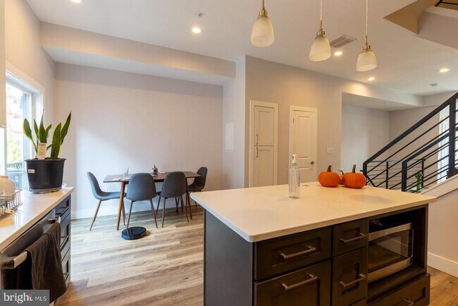 Building Photo - 1850 Frankford Ave