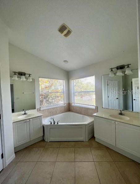 Building Photo - 2884 Club Cortile Cir