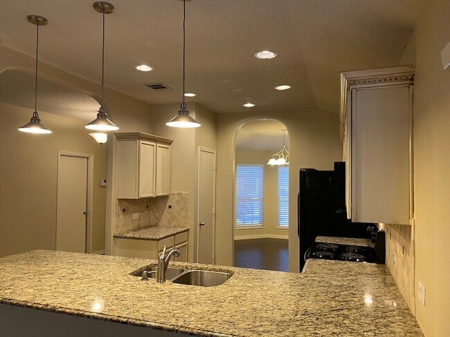 Building Photo - 9909 Carter Dr
