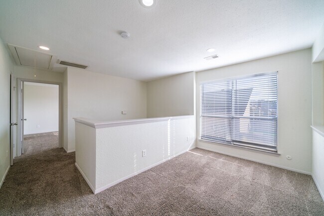 Building Photo - 7847 Green Lawn Dr