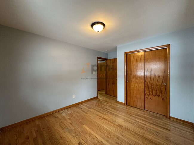 Building Photo - 202 E 68th Pl