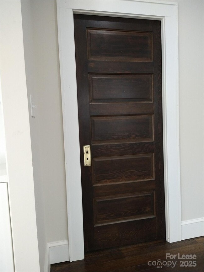 Building Photo - 1915 Hamorton Pl