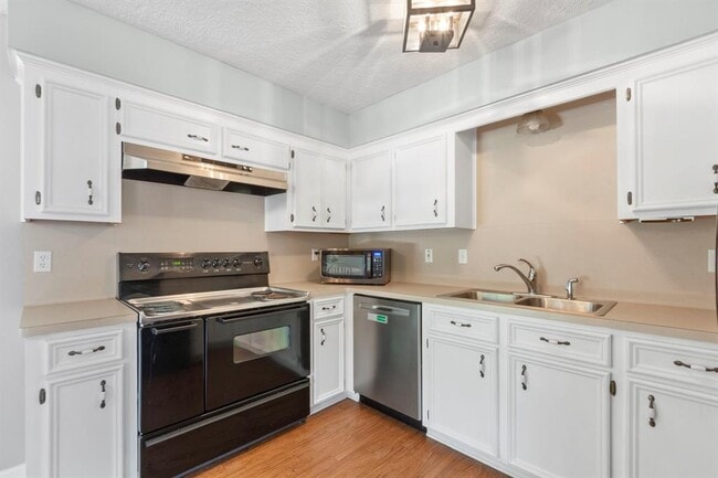 Building Photo - 405 Texas St