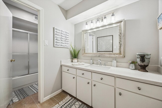 Building Photo - 11742 Pecan Creek Dr