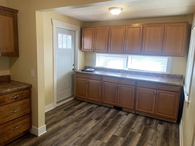 Building Photo - 411 Voorhis St