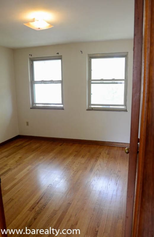 Building Photo - 475 E Hudson St