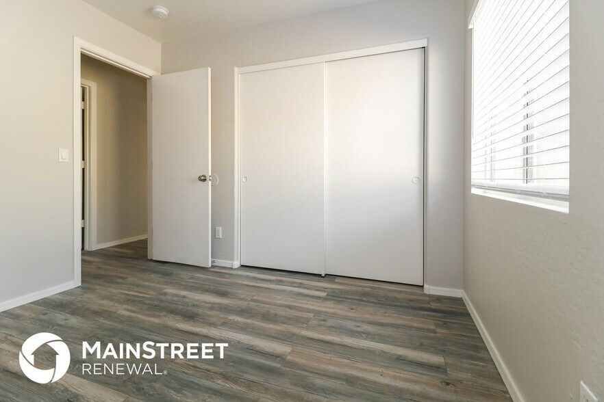 Building Photo - 11825 W Altadena Ave