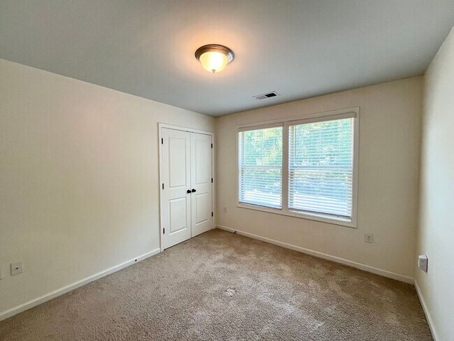 Building Photo - 1005 Longitude Dr