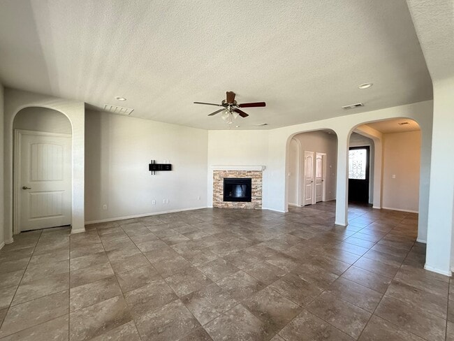 Building Photo - 7300 La Escolara Ranch Rd