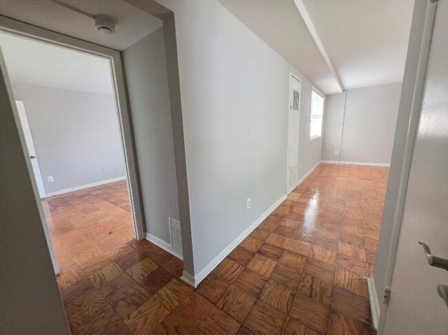 Interior Photo - 5055 MEADE ST NE