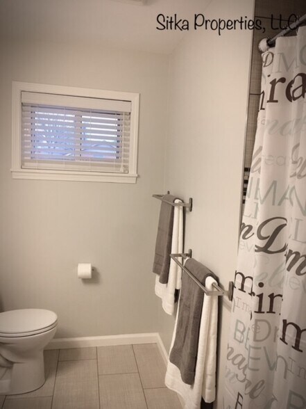 Building Photo - 7542 E 28th St