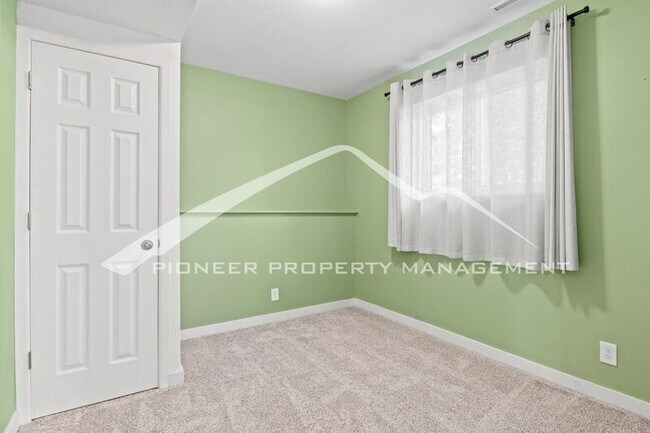 Building Photo - 1363 Ginny Ln