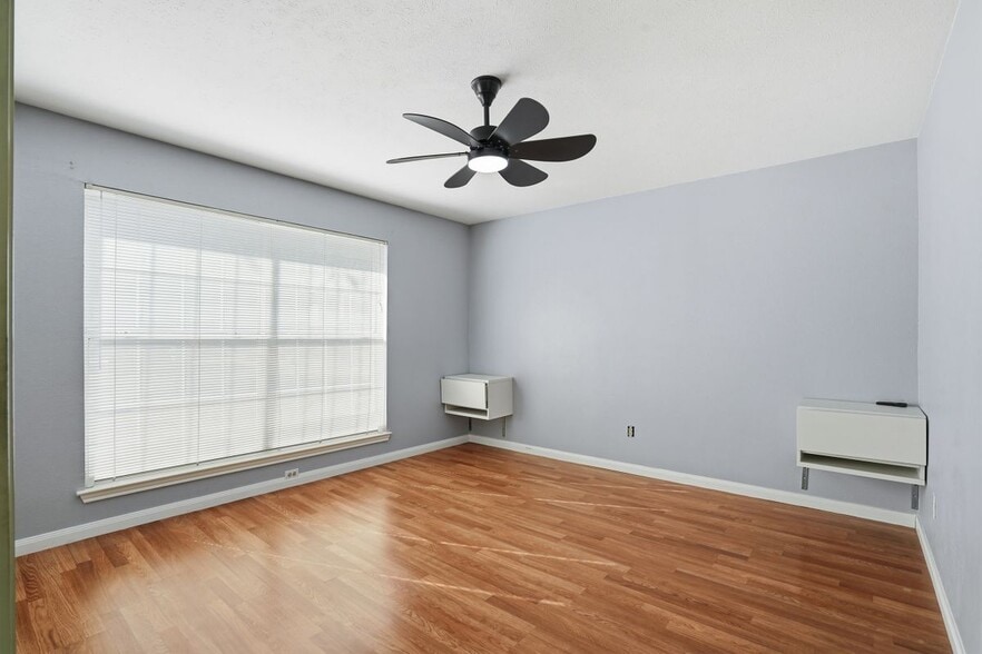 Building Photo - 2535 Wedglea Dr